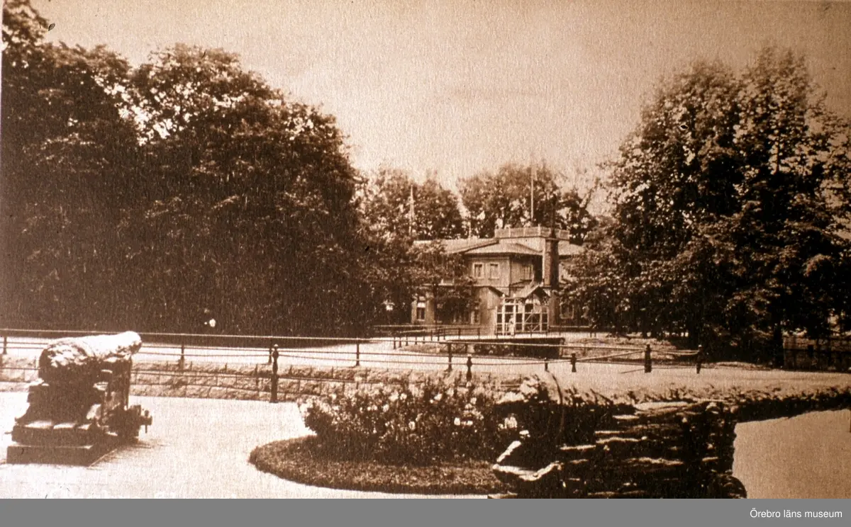 Slottskanon mittemot Strömparterren.