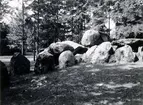 Planteringsförbundets park. Gånggriften Kyrkerör efter restaureringen 1928.