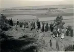 Från Västsvenska Hembygdskonferensen i Falköping 25 Augusti 1935. Doktor Sahlström talar på Ålleberg.