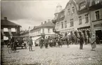 Strassbourgers cirkuselefanter passerar Stora torget på väg från jänvägsstationen upp till marknadsplatsen 1927.