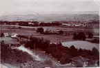 Mössebergs Folkets park 1908-1930. Dansbanan i norra hörnet och servering i sydvästra delen. Gården är Öster Nolgården.