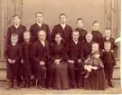 Alfred Hallenius med föräldrar, syskon, svägerska och syskonbarn.