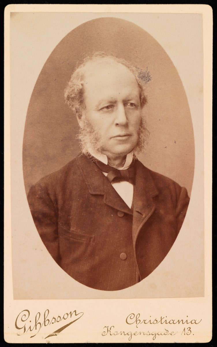 Portrett av redaktør Hartvig Marcus Larssen.