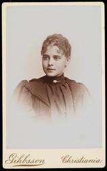 Portrett av Astrid Hesselberg.