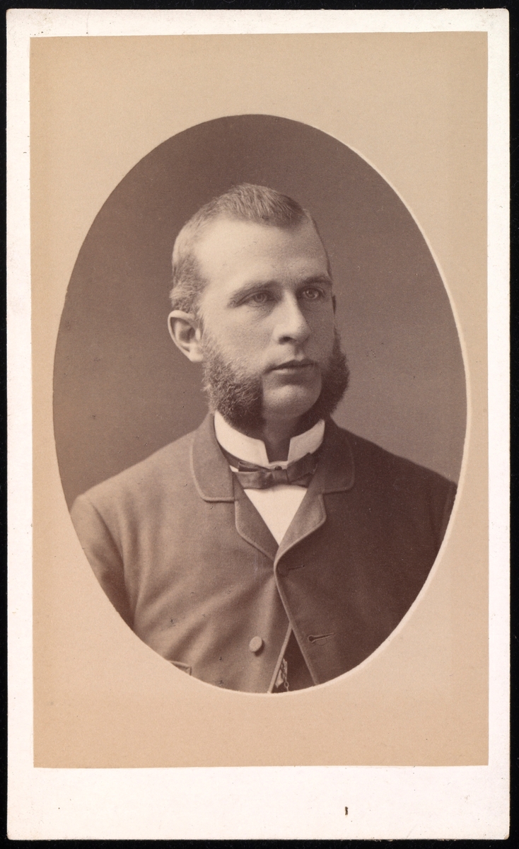 Portrett av August Wetlesen.