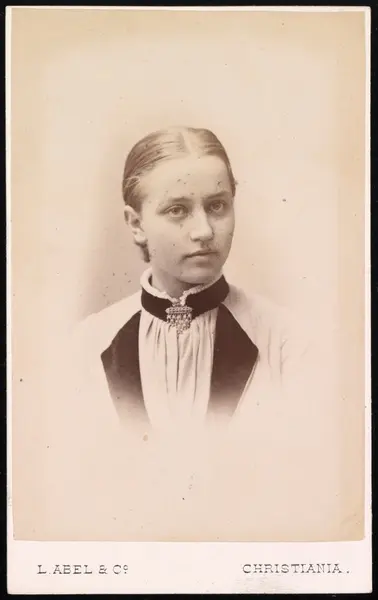 Portrett av Thora Hals.