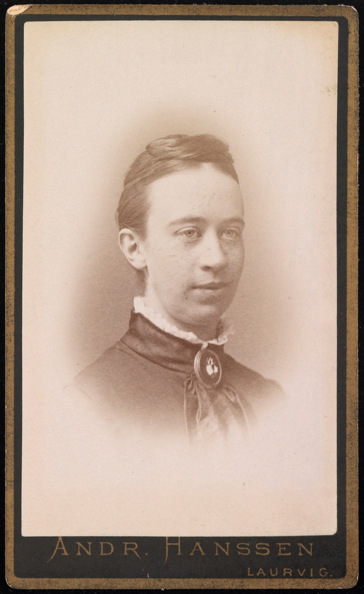 Portrett av Ruth Wetlesen.