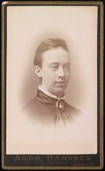 Portrett av Ruth Wetlesen.