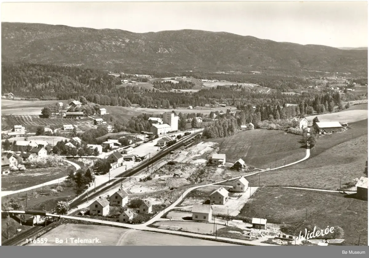 Bø jernbanestasjon, Bø i Telemark