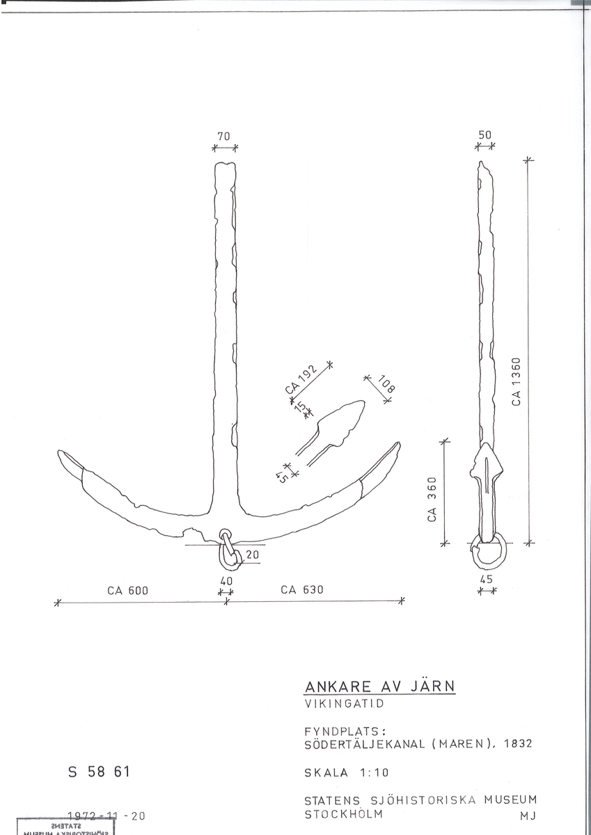 Läggen i två delar, med rektangulära sektioner starkt korroderade. Läggen avrostad nära mitten. Hål med ring i kronan, små tjocka rombiodformade flyn. halva röringen bortrostad. Stocken saknas.