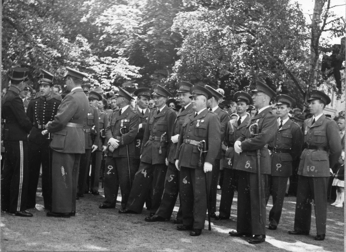 Jubileum 50 års, A 6. Rådhusparken, regementsofficerare.