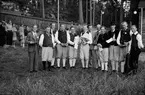 Pristagare vid spelmanstävling i Granebergsparken, Sunnersta, Uppsala augusti 1945