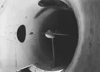 Prov av vindtunnelmodell av flygplan Saab J 29 i höghastighetstunnel på Flygtekniska försöksanstalten.