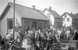 Barnetog på Borkenes.