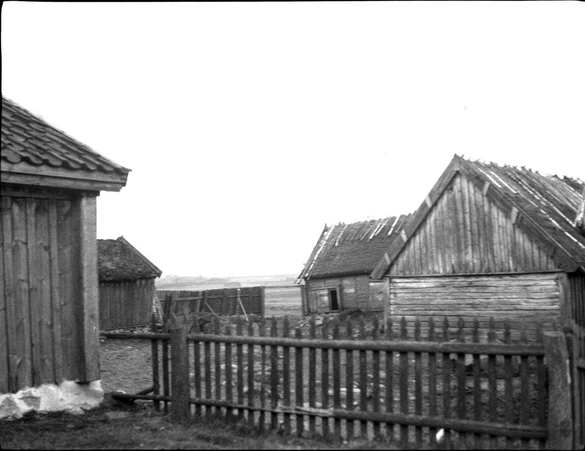 Vaxby. Gammal gård. Samtliga byggnader rivna under 1950-60 talet.