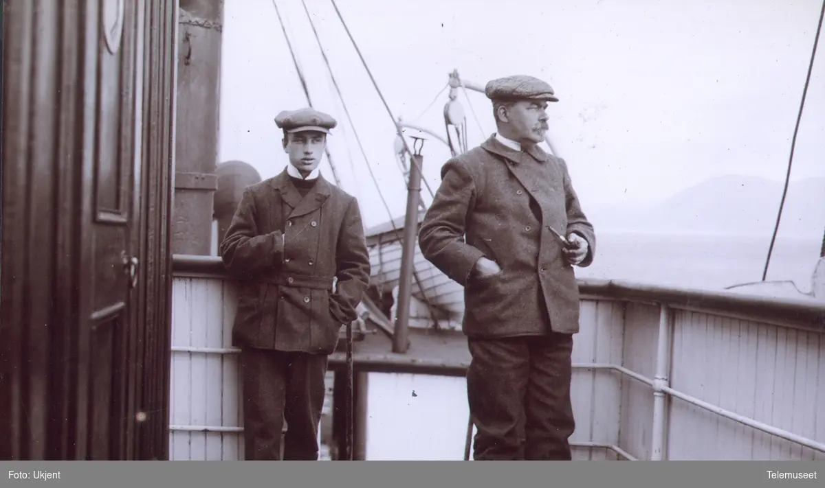 Heftyes reise til Svalbard og Ingø. 
Skip, gruppebilder, Berentsen, Strømsted 1911