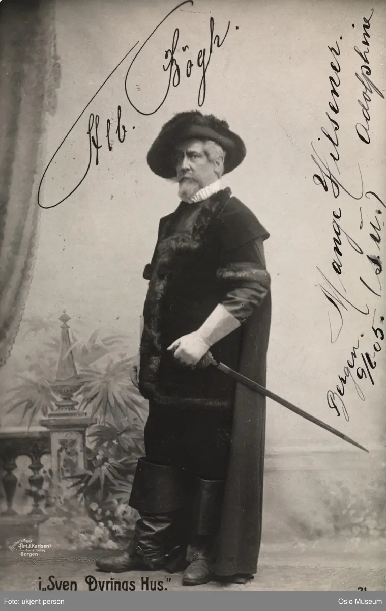 portrett, mann, skuespiller, rollebilde, "Sven Dyrings Hus", stående helfigur, kostyme