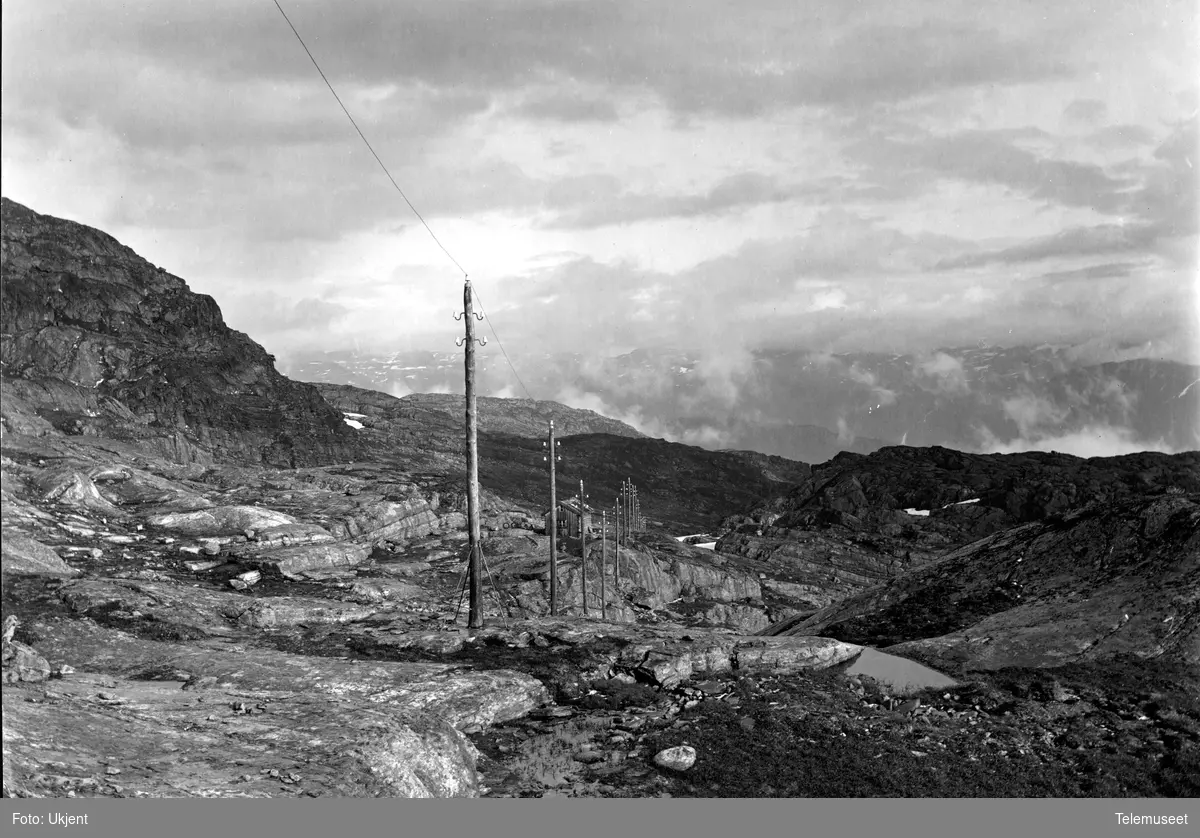 Linjearbeid fjellhytte vinter