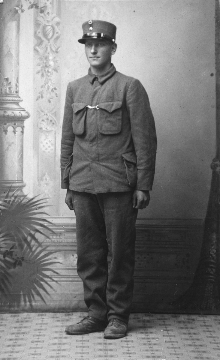Johan Skaalerud,  f. ca 1896, portrett, militær, uniform. 86-1. Skålerud, Vang H.