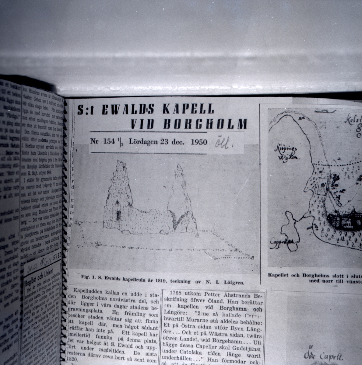 Teckning från 1819 av Sankt Elavis kapell på Kapelludden, Borgholm.


Det fanns redan under medeltiden ett kapell på kapelludden i Borgholm, helgat åt det lokala helgonet Sankt Evald. 
Första gången kapellet nämns är i biskop Brask kapellförteckning av år 1515, där det endast uppräknas; "Elavi in Borgholm". Men någon beskrivning finns inte förrän i slutet av 1600-talet i en förteckning över fornminnen i Kalmar stift där det heter att murarna var väl bibehållna, men att det var "Uthan taak och dörr". 

De sista resterna av kapellet revs så sent som 1820.

Källa Kyrkoguiden.se