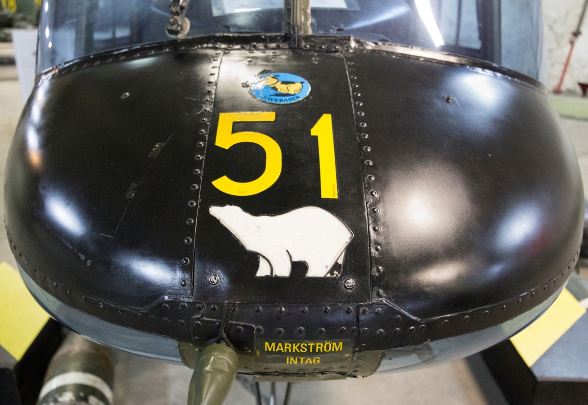 Helikopter, HKP 6B 
Agusta Bell 206A

Motor: Bristol Siddeley H 1200 på 1250 hk.
Märkning: På nosen fram kodsiffra 51 samt en isbjörn. Fram på sidan texten Agusta Bell Jet Rangler samt 16 små isbjörnar varav en har en krona ovanför. På sidan bak kronmärke och på bommem kodsiffra 51.