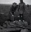 Dr. Ragnhild Boström i Kåreholm vid en arkeologisk undersökning, juli 1962.