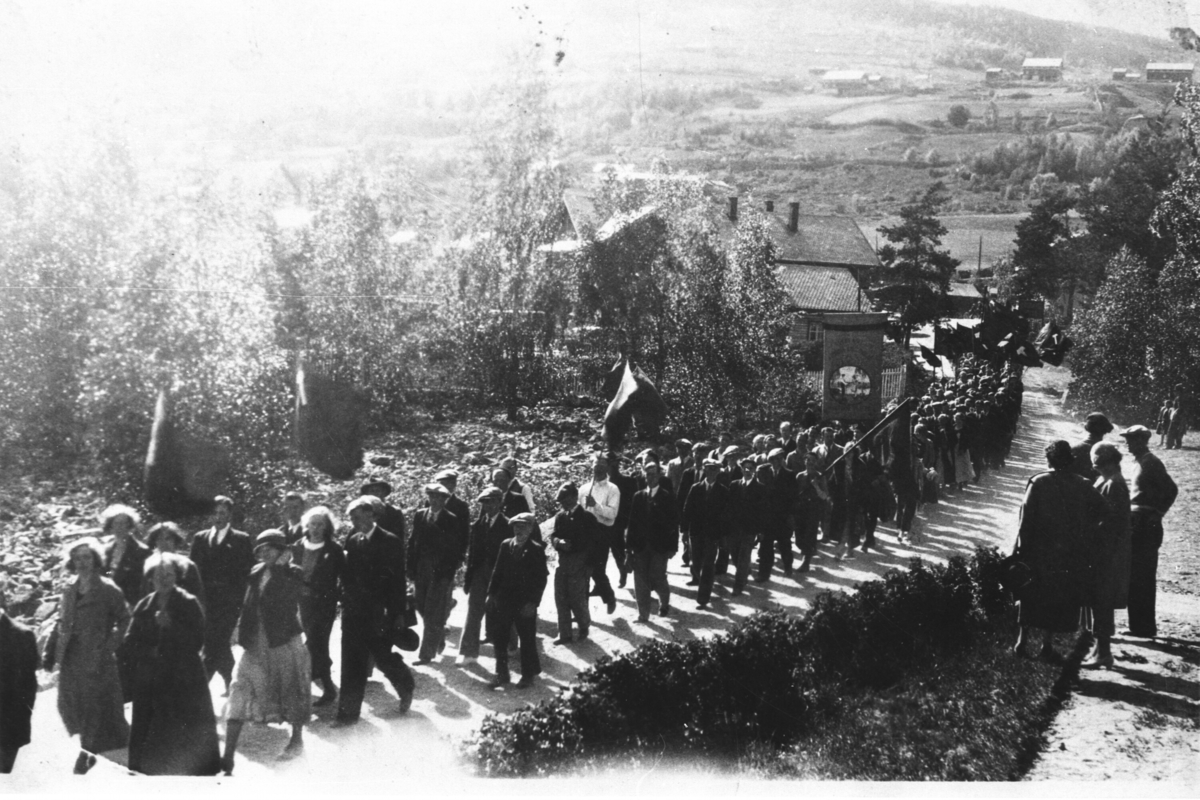 1. maitog ved Solstad Hotell i slutten av 1930-åra. Golreppen i bakgrunnen.