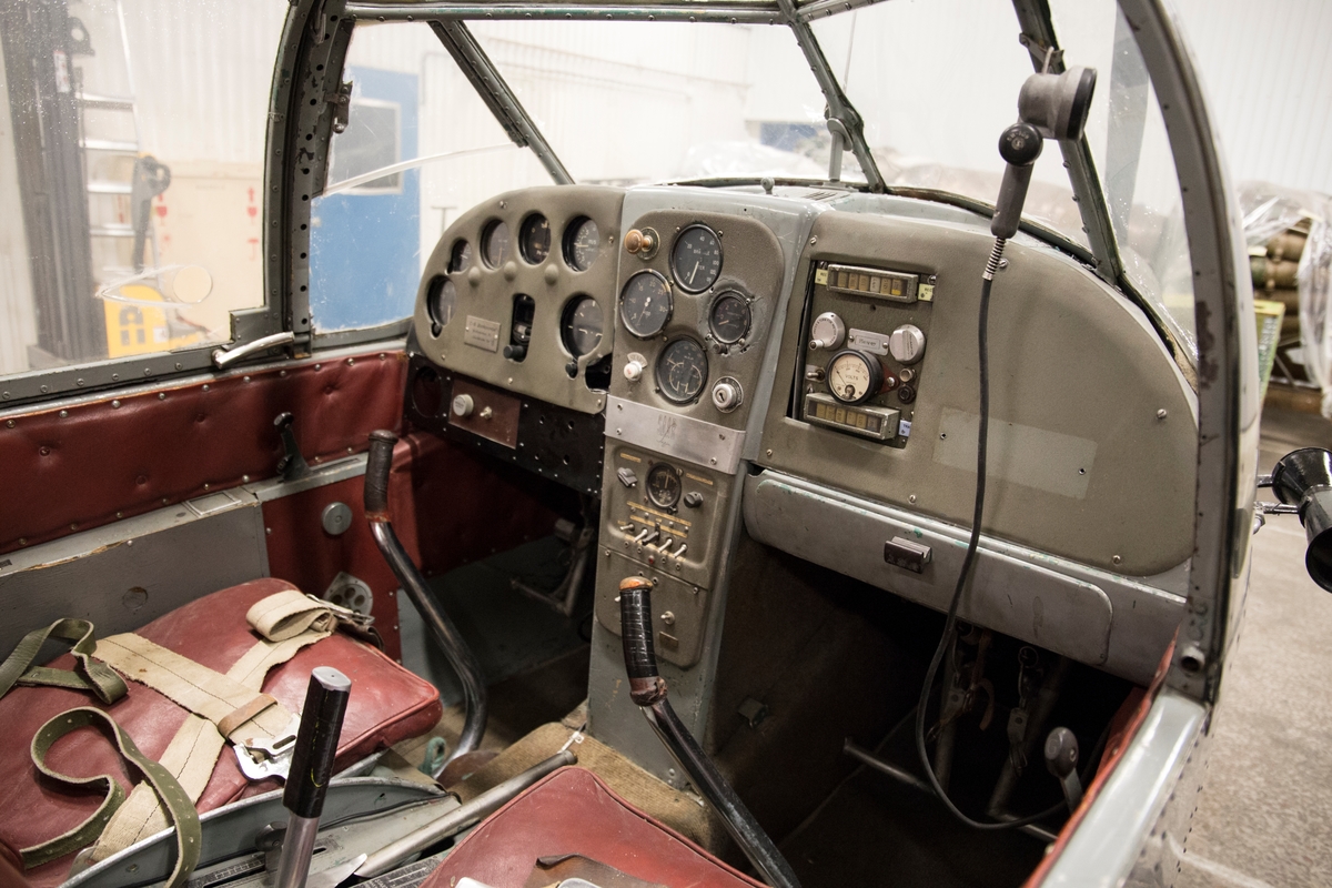 Transportflygplan, Tp 91
Saab 91 Safir

Märkning: På bakkroppen kronmärke och flottiljnummer 8; på fenan kodsiffra 4.