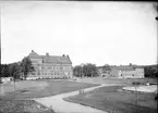 Folkskolan (Centralskolan) från Medborgarplatsen (nuv. platsen för stadshuset).