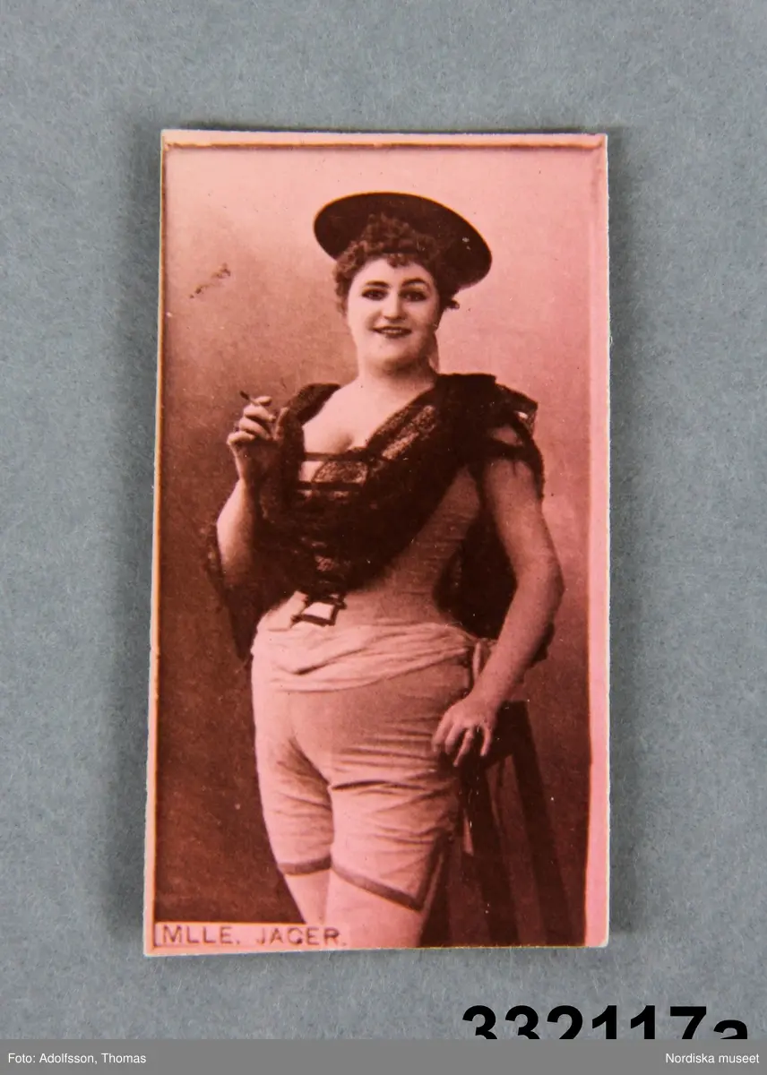 Skådespelerskor bland annat ur Actors and Actresses series, Duke Sons & Co.