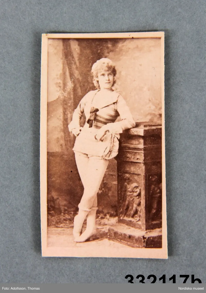 Skådespelerskor bland annat ur Actors and Actresses series, Duke Sons & Co.