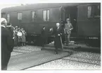 Gustav V och prins  Eugen vid Centralstationen omkring 1930.