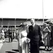 Dåvarande kronprinsen Gustav Adolf och hans hustru Louise besöker hantverksmässan i Kalmar 1947.