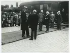 Kung Gustaf den V och prins Eugen på Kalmar centralstation.