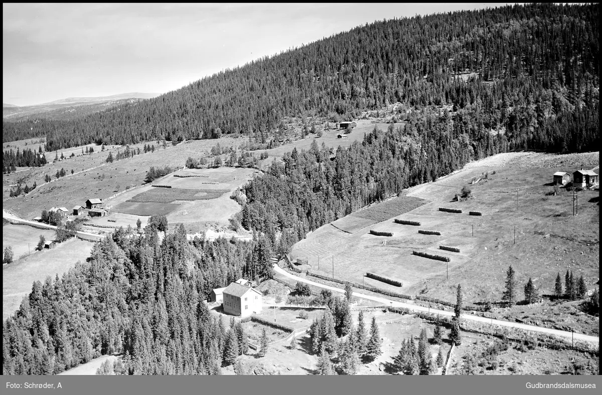 Venåsbakken, Venåsen skule og Granlia. Venabygd i Ringebu