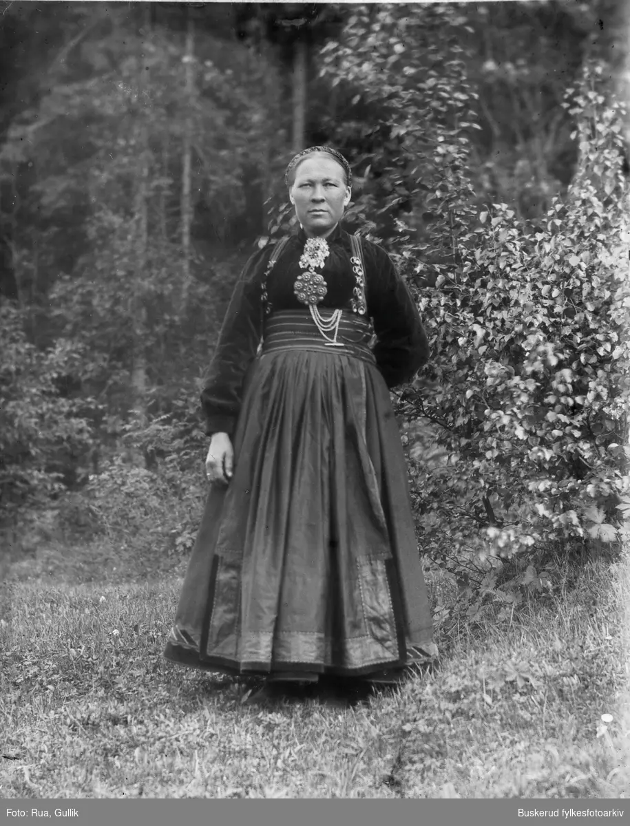 Kvinne i bunad
Ann O. ...
Sauland
1898