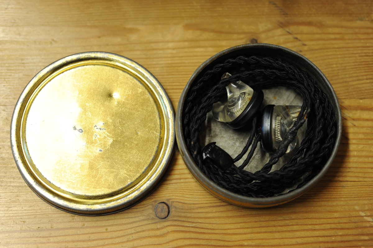 Komplett RCD Reciver 31/1, eller "Sweetheart" på folkemunne, ble levert i pappeske, merket med:
"NOT TO BE FLOWN ABOVE 15 000 FEET UNLESS HERMETICALLY SEALED. 
Innholdet var: 
Batteriboks med anodebatteri og glødespenningsbatteri, 3 rørs radiomottaker , ørepropper i  rund metallboks samt antenne og jordledning. Batteriboks og Radiomottaker er av metall og lakkert grå og er koblet sammen med tre ledninger, med fargene sort, gul og rød.