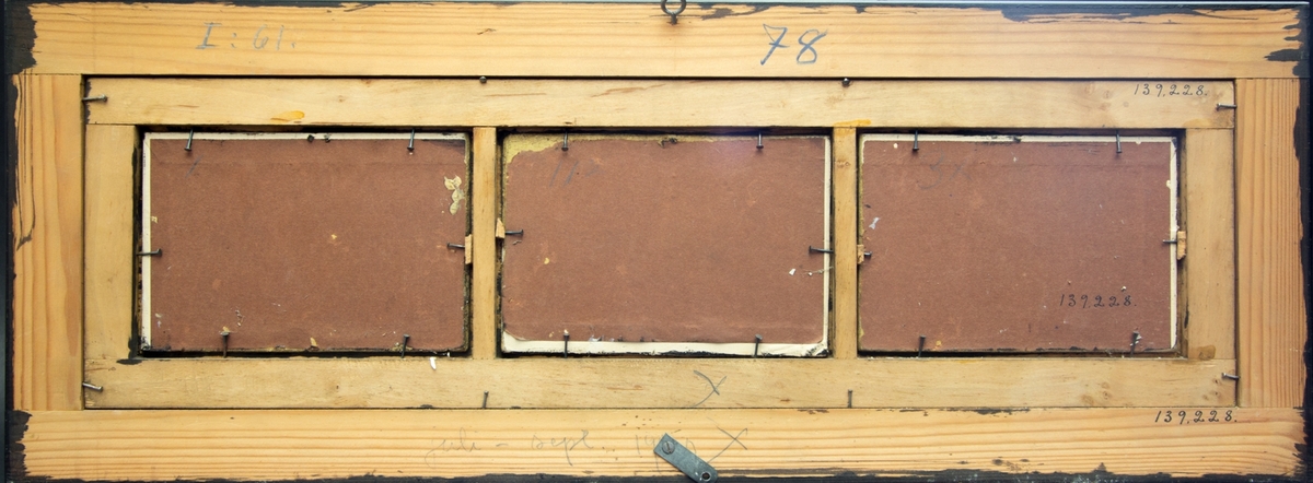 Tre skisser, från vänster till höger:En putto spelar tamburin och två sittande putto sjunger med notblad i händerna; två putti på en balustrad, den ena spelar flöjt och den andra ligger på mage och lyssnar; tre musicerande putti på en balustrad, en sittande, en liggande och en stående.