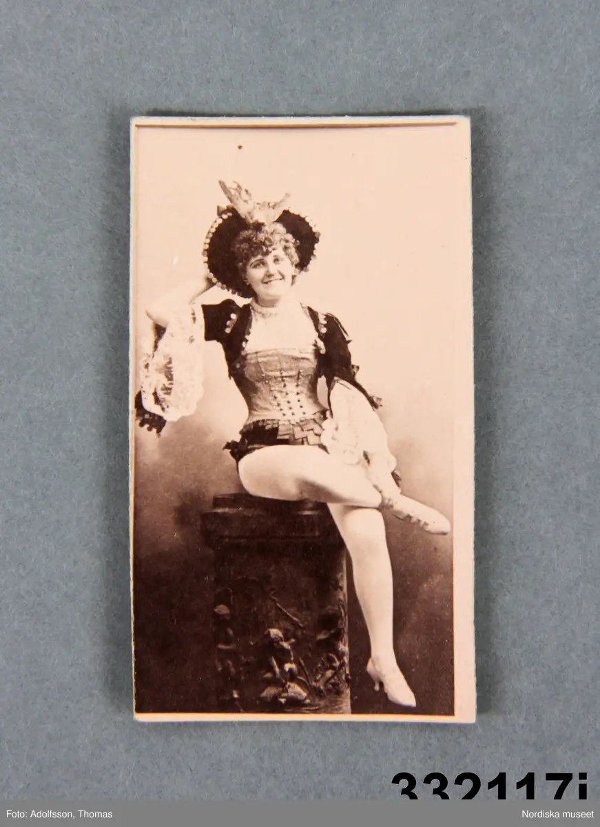 Skådespelerskor bland annat ur Actors and Actresses series, Duke Sons & Co.