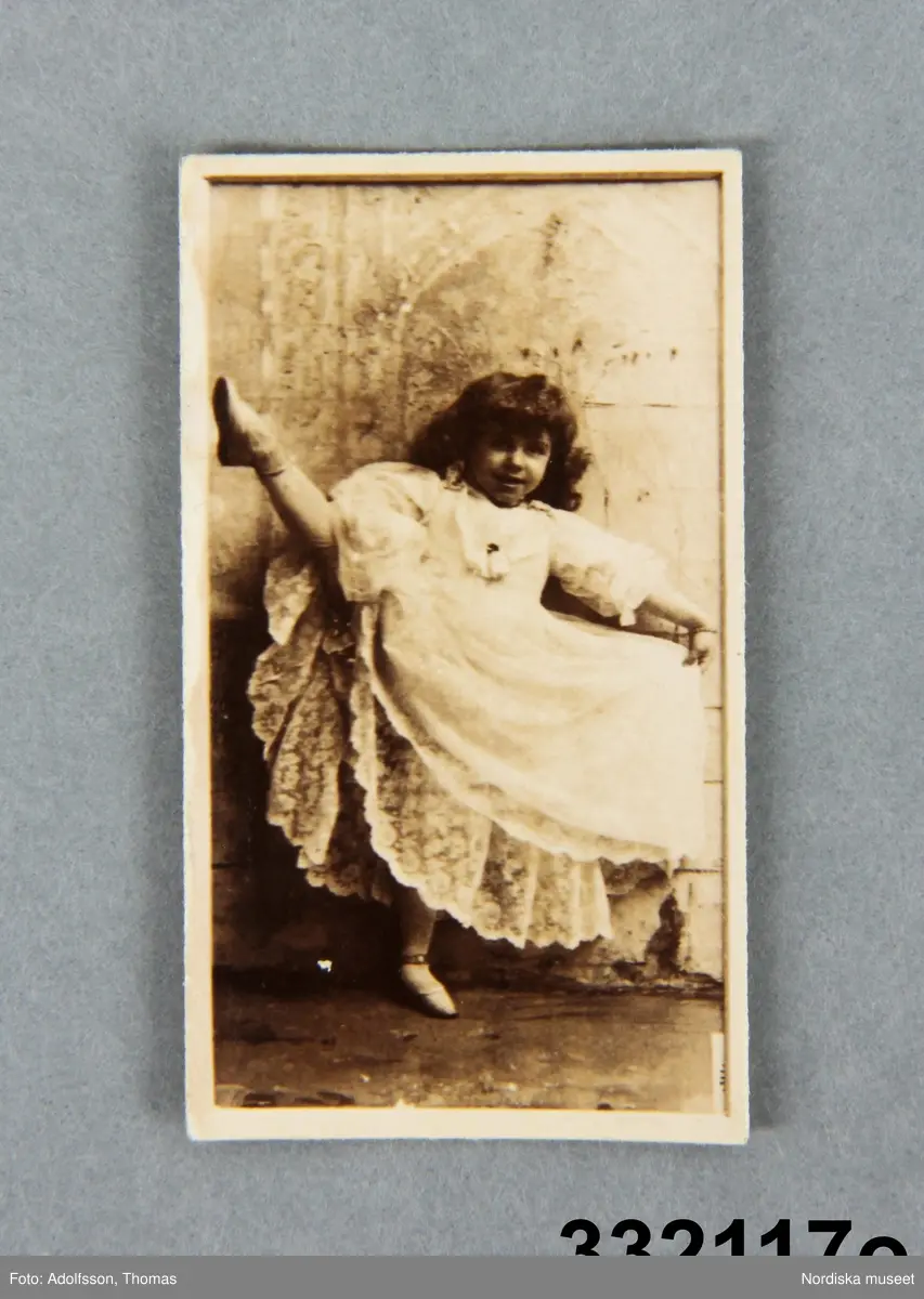 Skådespelerskor bland annat ur Actors and Actresses series, Duke Sons & Co.