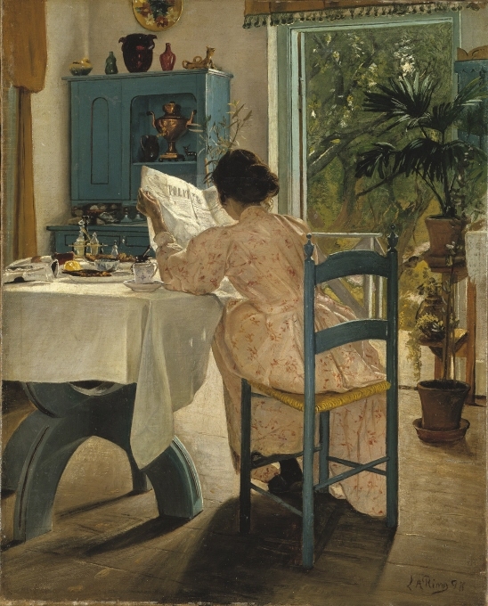 Kvinnan som sitter vid frukostbordet och läser morgontidningen är konstnärens hustru Sigrid Kähler. Ljuset faller in genom den öppna dörren och därute skymtar sommargrönskan. Året är 1898 och det danska konstnärsparet har varit gifta i två år. Målningen har jämförts med Carl Larssons samtida Sundborn-bilder. Genom tidningen – ett nummer av Politiken – gör sig världen utanför påmind.