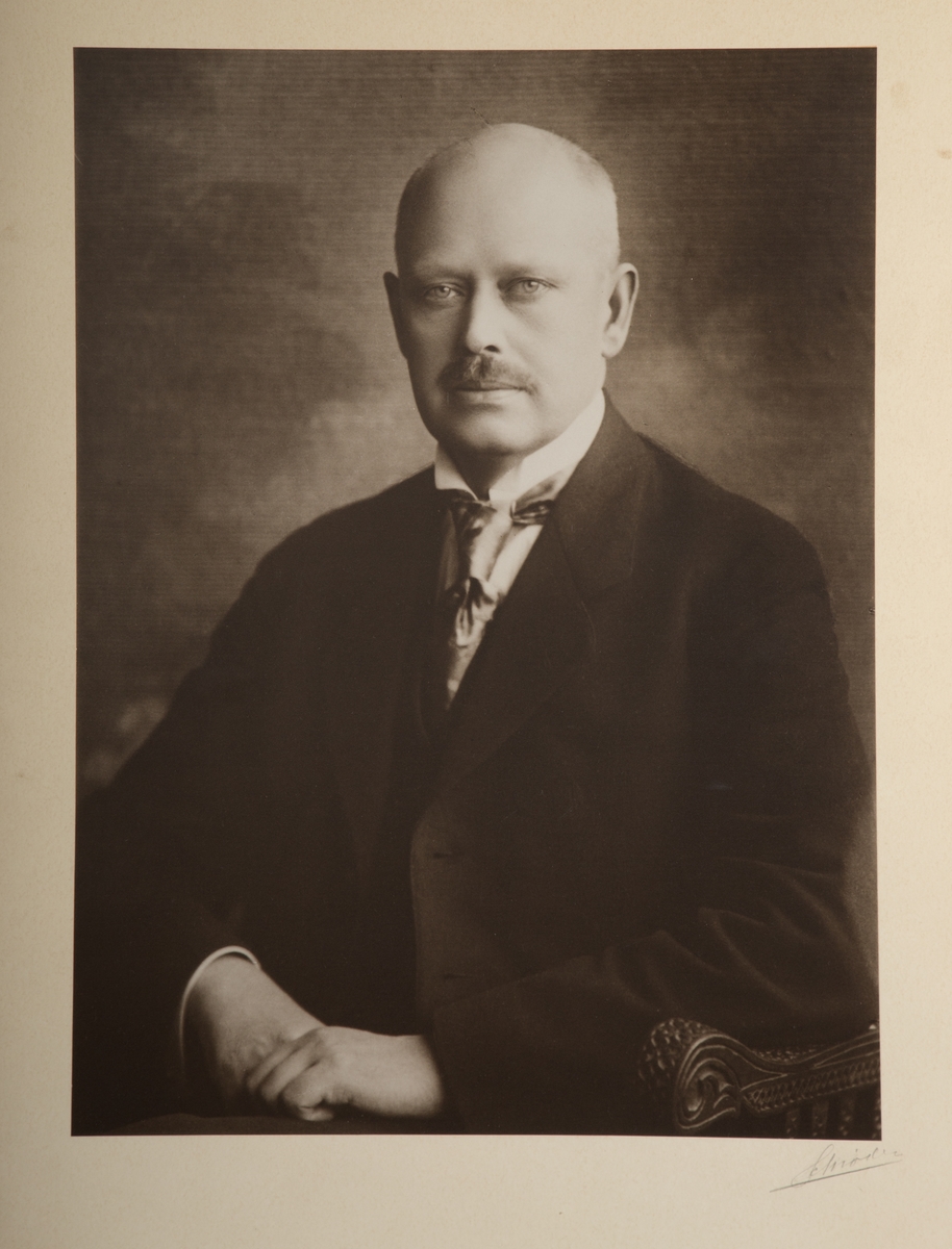 Forestiller konsul Christian Anker Bachke.