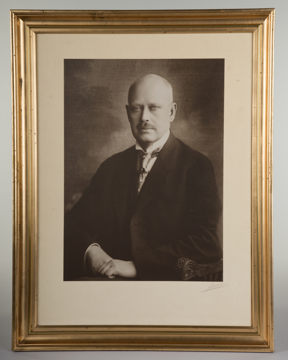 Forestiller konsul Christian Anker Bachke.