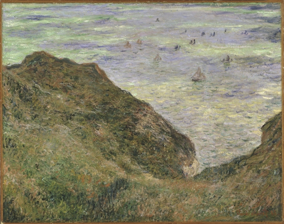 På 1880-talet begav sig Monet vid upprepade tillfällen till Normandiekusten. 1882 besökte han den lilla hamnstaden Pourville, där den här målningen tillkom. Monet använder här en ovanlig komposition – i ett brant perspektiv öppnar sig vyn över havet. Från klipporna i förgrunden leds blicken direkt ner mot det avlägsna, glittrande vattnet. Havet uppfyller hela bakgrunden utan någon synlig horisont. Vid denna tid blev Normandiekusten ett populärt turistmål, vilket de många små segelbåtarna i målningen vittnar om.