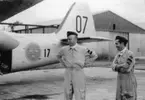 Två svenska militära flygare står vid flygplan TP 83 nummer 07 från F 17 Kallinge vid mellanlandning under flygning tilll Turkiet, 1955.