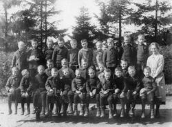 1 klasse ved Molde Folkeskole i 1922..personer som ikke med 