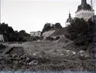 Ett schackt grävs genom vallgraven vid Kalmar slott.