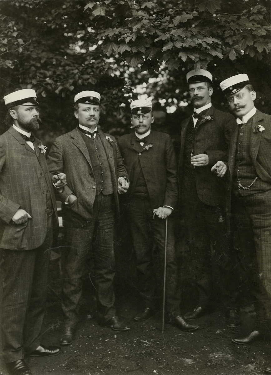 1886-års studenter (9 Juni)
25-års jubileum 1911
Från vänster:1.? 2.? 3.Herman Simmons 4.Carl Gustaf Edelstam 5.Målle Schmidt
Otto Edelstam samling