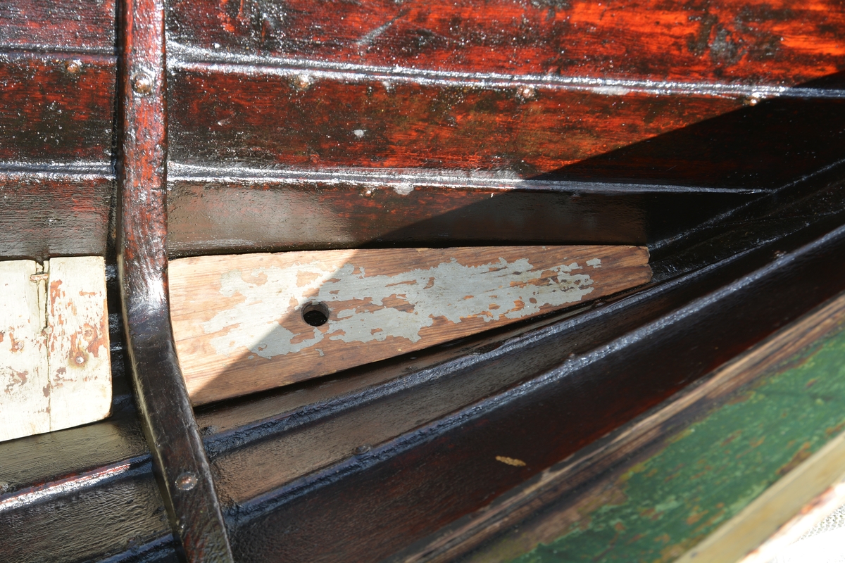 En klinkbygd trebåt 17 fot