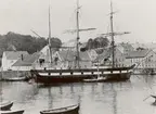 Freja

Foto G. Gjersoe, Oslo, 1939.

Bark, 405 ton, byggd i Karlskrona 1845, hemmahörande i Stavanger. Efter kollision 1893 utanför Arendal, infördes till Kristiansand, där den blev såld och upphuggen.